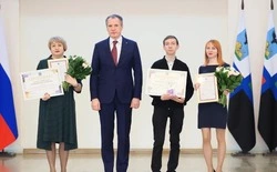 Вячеслав Гладков наградил именной стипендией губернатора губкинского студента Илью Бурлуцкого