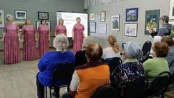 Губкинцы посетили литературно-музыкальную гостиную «Тепло материнских рук»