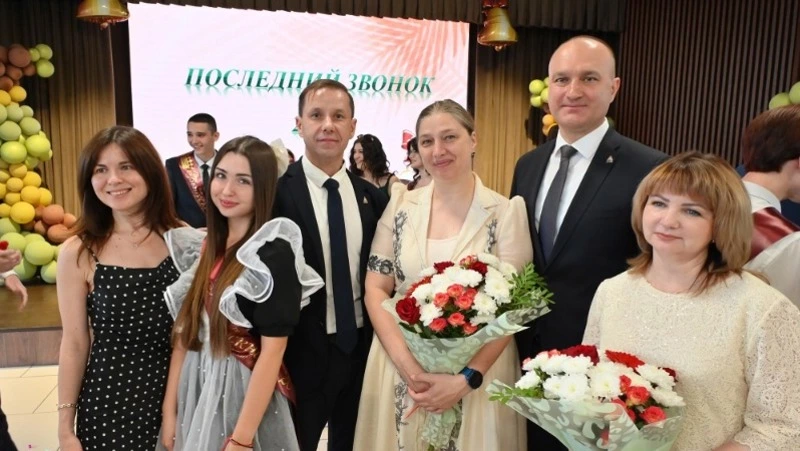 Последний школьный звонок прозвенел для губкинских выпускников