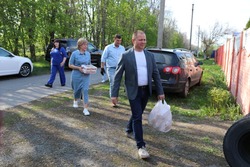 Губкинские депутаты передали нашим бойцам стройматериалы и колёса для машины