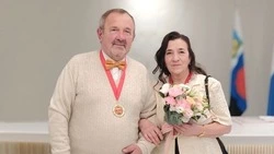 Губкинская семья Новиковых отпраздновала 50-летие свадьбы в День города