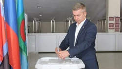 Глава администрации Губкинского городского округа Михаил Лобазнов принял участие в голосовании