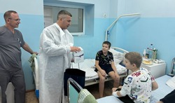 Михаил Лобазнов навестил пострадавших мальчиков в больнице